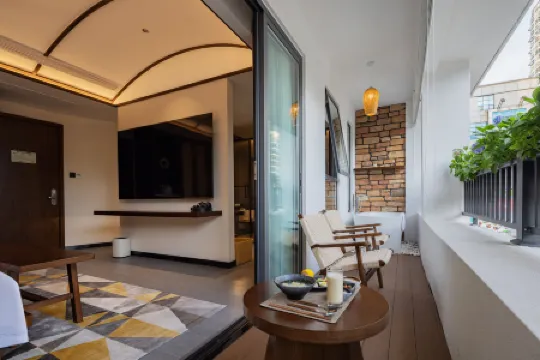 Quxiang Yazhu · Design City Private Hot Spring Homestay (Quyuan's Hometown)