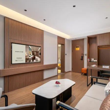 Baocheng Zhixuan Hotel (Luoshan Dingsheng Plaza Branch)