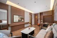 Baocheng Zhixuan Hotel (Luoshan Dingsheng Plaza Branch) فنادق في لوى شان