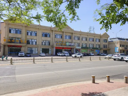 Golden Hilton Hotel Отели рядом с достопримечательностью «Ejin Horo Banner Prince's Mansion»