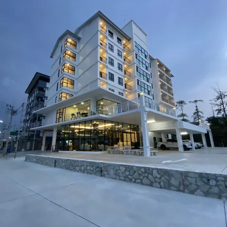 Geen Hotel Chonburi Отели рядом с достопримечательностью «Замок Амата»