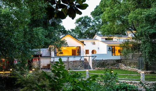 Floral Hotel·Laigui road Wang hotel (Donglin Temple Lushan cableway store) - بار