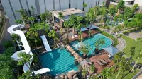 Padma Hotel Semarang - familiares