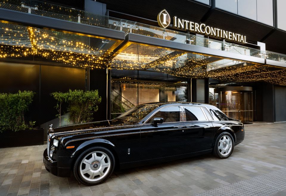 인터컨티넨탈 오클랜드의 모던한 외관 디자인