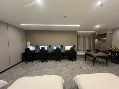 Aurora Light Luxury E-sports Hotel Hotels near Hualian Shopping Plaza