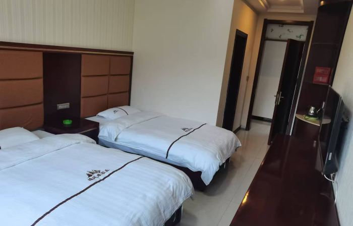 Lintan County Yeliguan Jianghuai Homestay