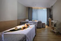 Lijiang Moon View · Quiet Holiday Lakeside Hotel (Guilin Two Rivers & Four Lakes Area) - spa