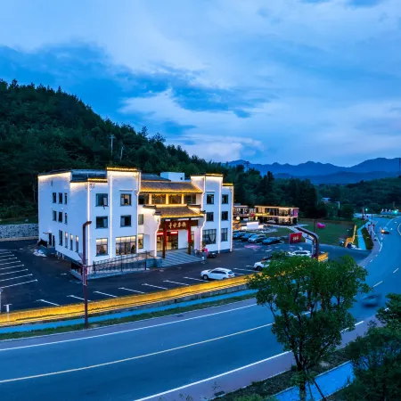 Jixi Xinghui Chinese Inn