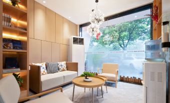 Fangyuan Select Hotel (Nanyang Xintian 360 China Southern Airlines store)