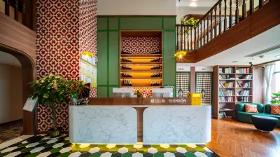 Yueshi Designer Art Hotel (Guiyang Guanshanhu Park Lincheng West Road Subway Station Branch)