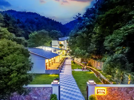 Puman Mountain Residence Courtyard (Wudangshan Entrance) Отели рядом с достопримечательностью «Wudang Mountains Ancient Building Complex»