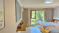 Good Luck Magic Hotel (Longhu Mountain West Gate Shop)