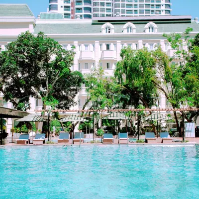 Tran Vien Dong Hotel Hotels near Happy Beach