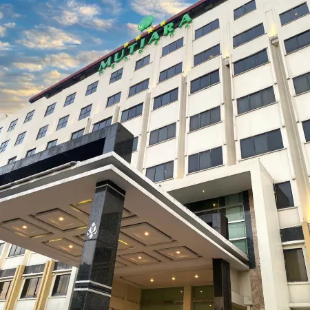Hotel Mutiara Merdeka Отели рядом с достопримечательностью «Река Сиак»