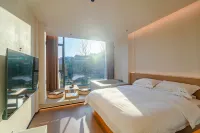 Neighboring Stream · Hegu Li · Boutique Resort Inn