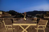 春曉·半山洞穴全景飯店（西江千戶苗寨店） 雷山縣郎德上寨民族村寨博物館附近的飯店