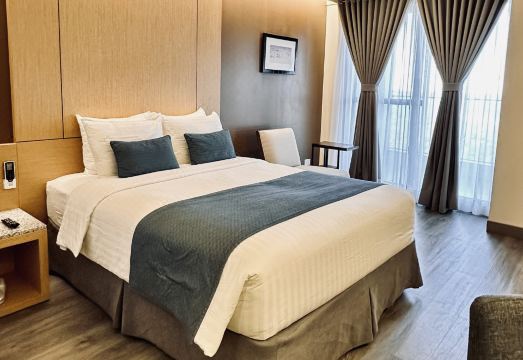 웨스트 플라자 호텔 로비