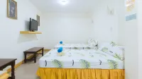 Golden Sunrise Hotel I by RedDoorz Hotels in Urdaneta