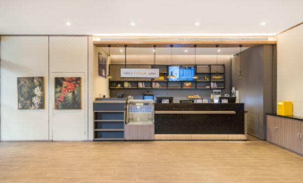 Free comfort(Beijing Niujie Subway Station Xuanwu Hospital)