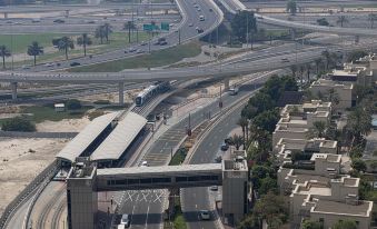 KingSuite | Nightlife | 3min-Tram-away | DXBMarina