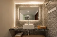 Luke Yiju Designer Hotel (Chongqing Nanbin Road Yangtze River Ropeway)
