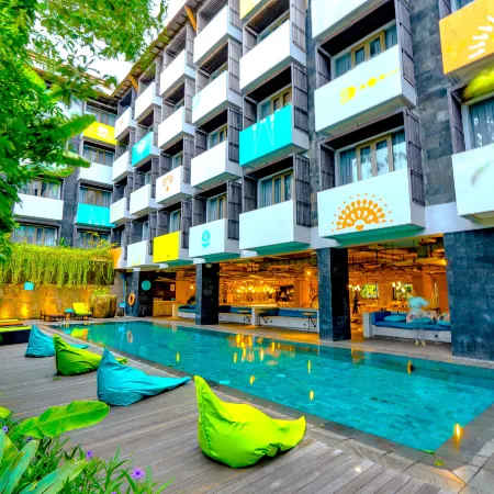 Tijili Hotel Seminyak Отели рядом с достопримечательностью «Пляж Семинияк»
