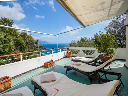 Villa Tanca with AC, Terrace and Views Hôtels à : Monterosso al Mare