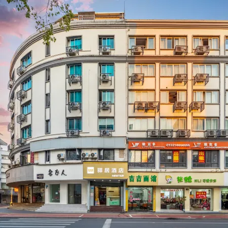 Ease Hotel (Xinchang Great Buddha Temple)