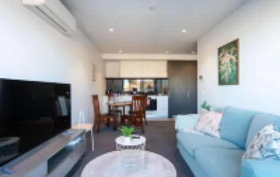 Modern 2BR Apartment with Smart TV and Views