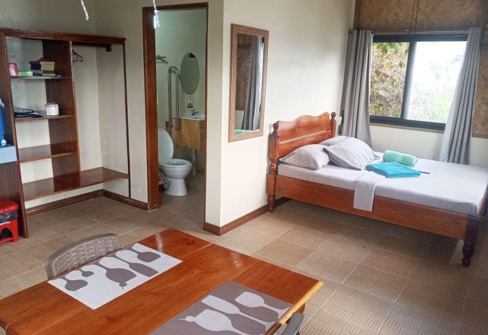 Sand Island Beach and Dive Resort의 아름다운 해변가