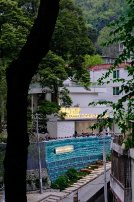 Half Xingye Demihoshino Hotel (Dujiangyan Irrigation Project Confucian Temple Store) Các khách sạn gần South Bridge