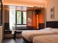 Xingshanji AWAKE CENTURY Hotel (Yueyang Tower Pedestrian Street)