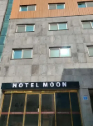 Hotel Moon Hotel dekat Jeju National University Law School