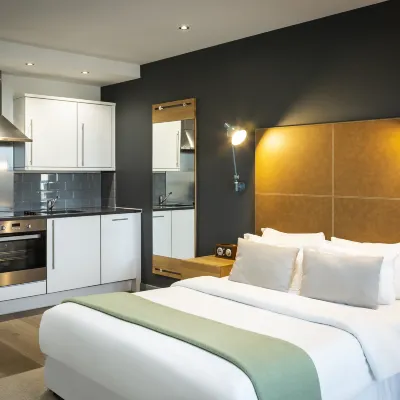 أبارت هوتل أداجيو لندن برينتفورد Hotels near تشيسويك