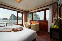 Swan Cruises Halong Hotels near Bahia de Halong