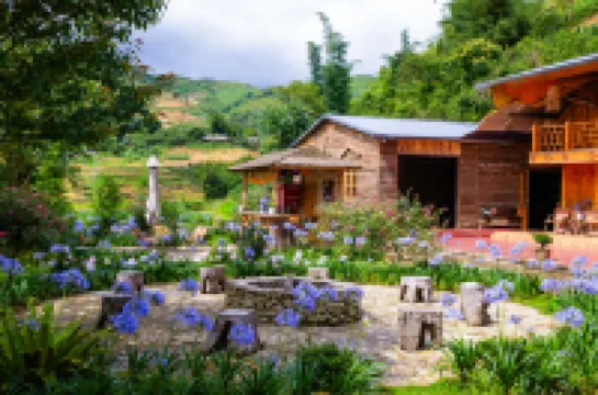 SaPa Village Retreat - Dine & Coffee Hotels near Love Waterfall