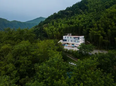 Qinglong Township, Longge Village, Hongcun Group, Qinglong Dispatch 150 meters to the southeast Hotels in Ningguo