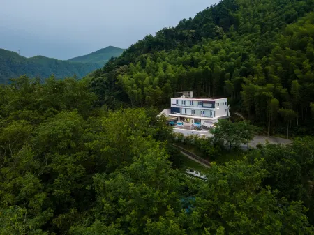 Qinglong Township, Longge Village, Hongcun Group, Qinglong Dispatch 150 meters to the southeast Отели рядом с достопримечательностью «Chujiatan»