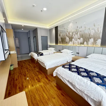 Luqu Hongshiya Holiday Hotel