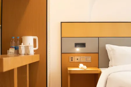 Longzhou Hotel (Tongliang Vocational College of Media) Отели рядом с достопримечательностью «CPC Tongliang County Committee Party School»