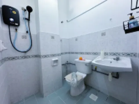 Kota Warisan Fully Air-Con 4 Bedroom Homestay