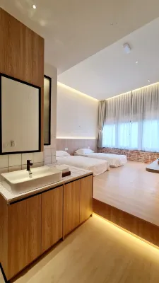 Kazuki Boutique Accommodation โรงแรมใกล้ท่าเทียบเรือจิว
