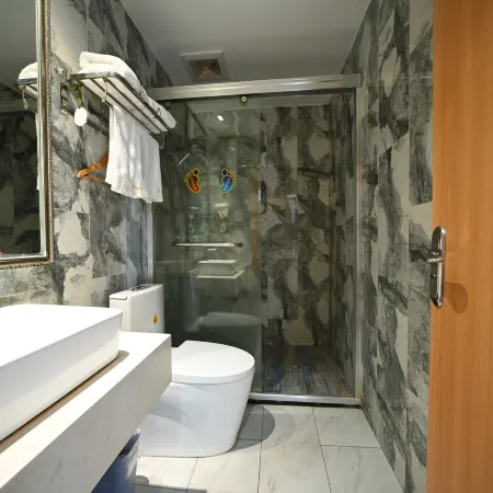Zhongxian Qiaolin Excellence E-sport Theme Hotel