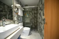 Zhongxian Qiaolin Excellence E-sport Theme Hotel
