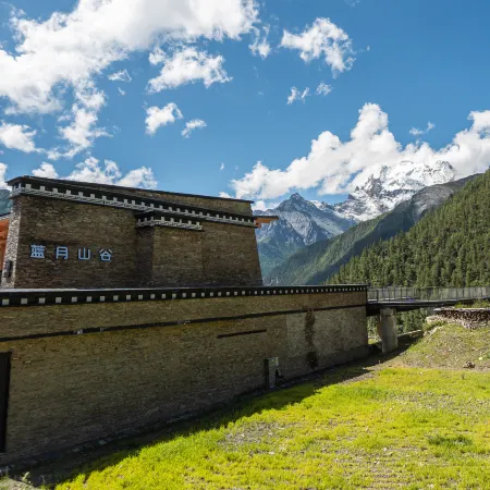 Yading Lanyond Hotel