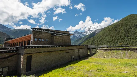 Yading Lanyond Hotel