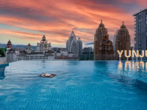 Huiting Yunju Hotel (Xishuangbanna Jinghong Gaozhuang West Shuangjing Xingguang Night Market Branch)