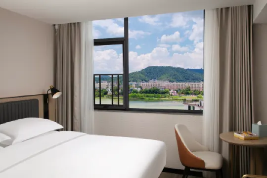 Echarm Hotel (Changsha Yuelu Mountain Fubuhe Subway Station) Отели рядом с достопримечательностью «Shici Stele»