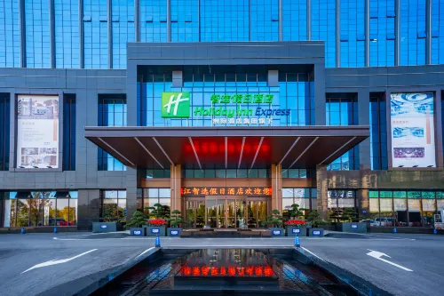 Holiday Inn Express Yueyang Pingjiang فنادق في بينف جيانغ