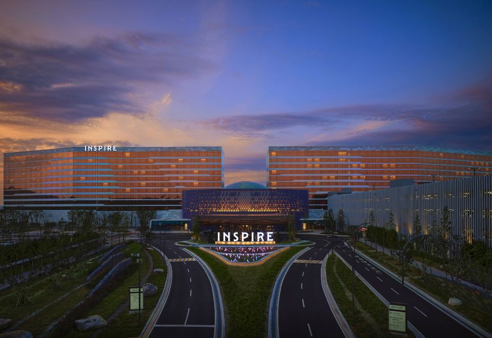 인스파이어 리조트 내부의 웅장한 로비 모습